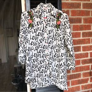 Mishca “Love” Graphic Floral Embroidered High Low Tunic Top M